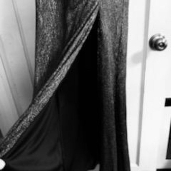 Xscape one shoulder  foil gown - Picture 8 of 13